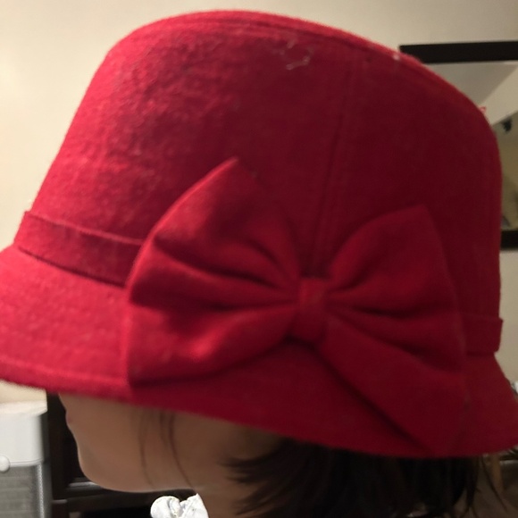 Red Women’s Hat - Picture 1 of 3